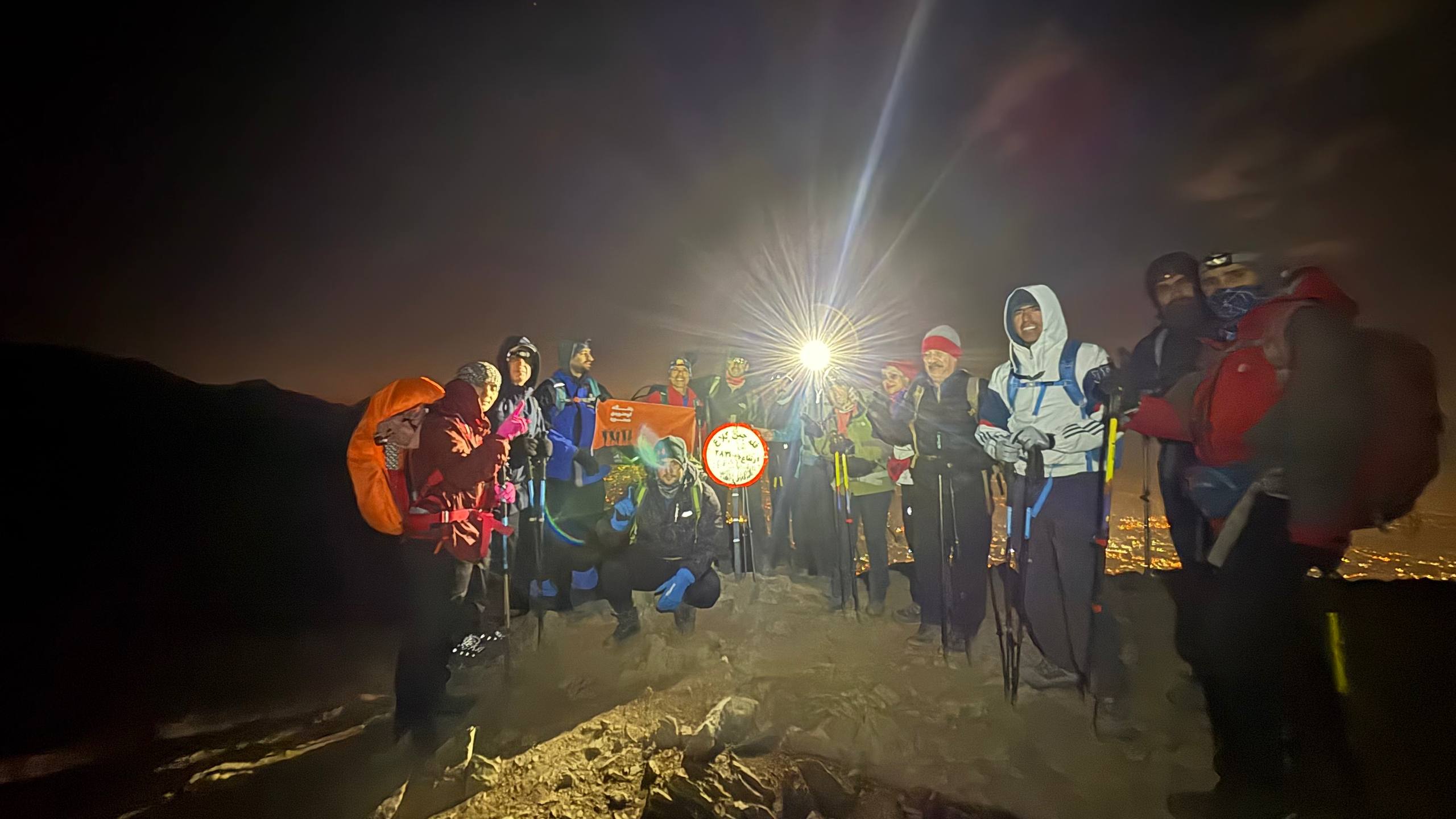 قله چین کلاغ در شب