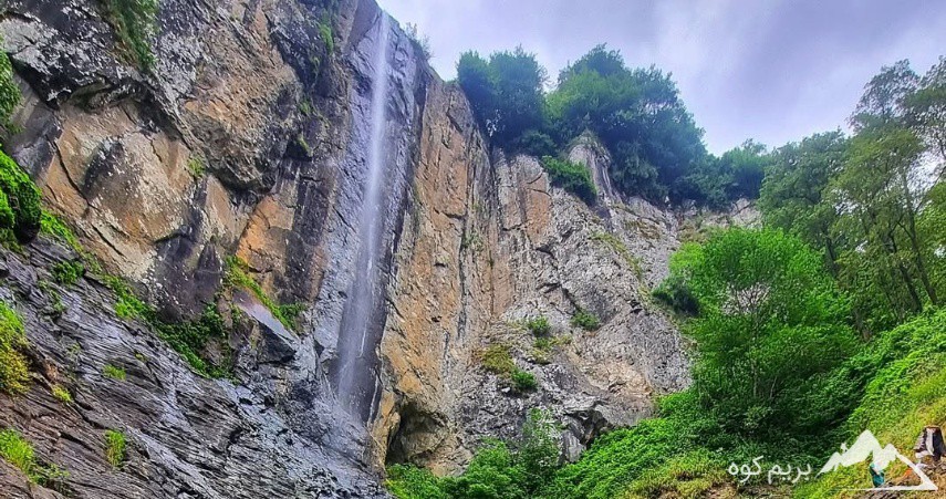 راهنمای کامل سفر به آبشار لاتون؛ بلندترین آبشار گیلان و ایران