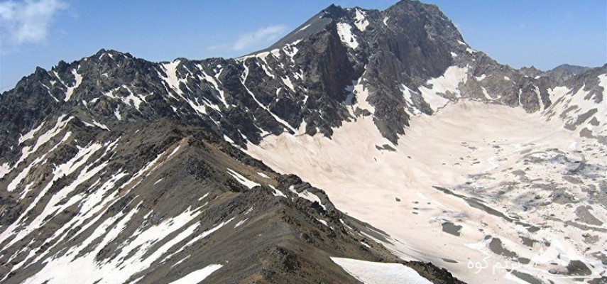 صعود قله علم کوه