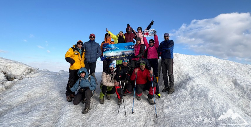 صعود به قله‌ آرارات